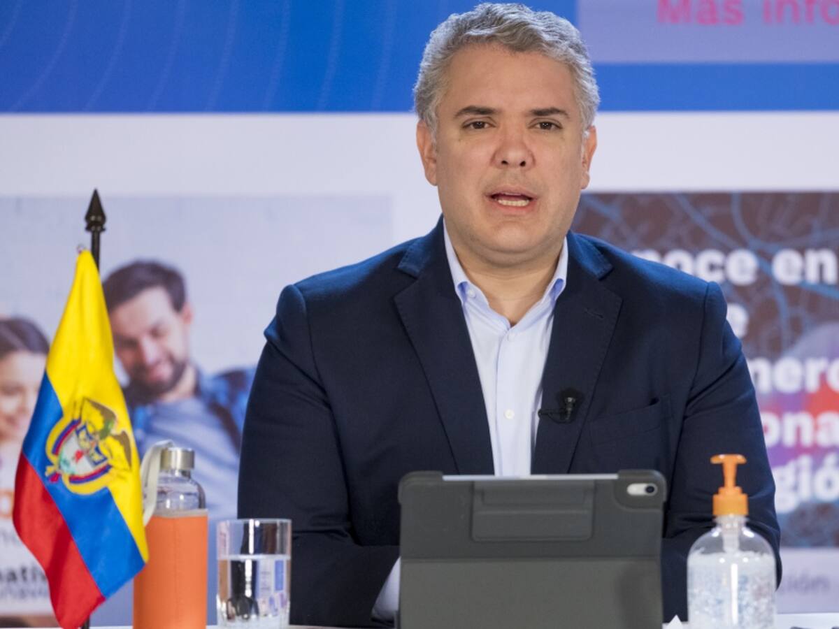 Personal de EE.UU. no está armado y no hace operaciones militares: Duque