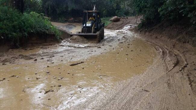 Vía afectada en Caldas por la temporada de lluvia