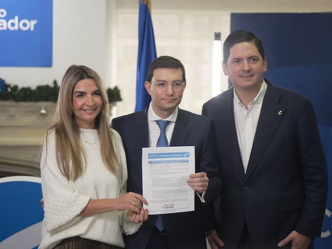 Córdoba se inscribió como candidato Conservador: hay que derrotar a apuesta del guerrillero presidente