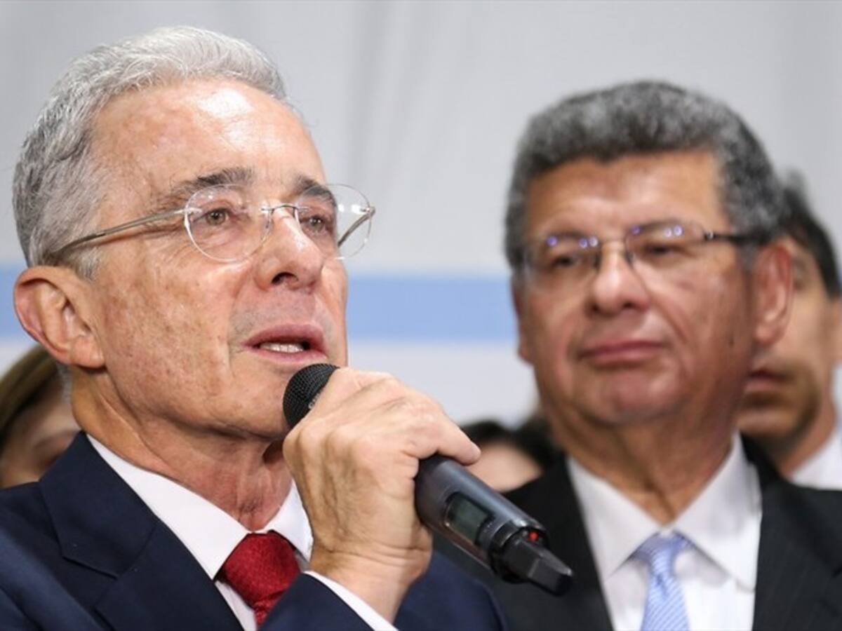 Los argumentos por los que demandarán por pérdida de investidura al senador Álvaro Uribe