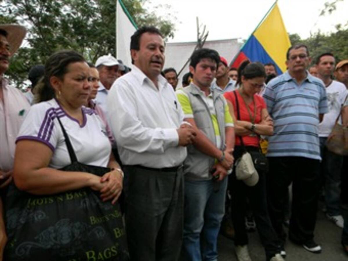 Protestantes paralizan obras en represa de El Quimbo en el Huila