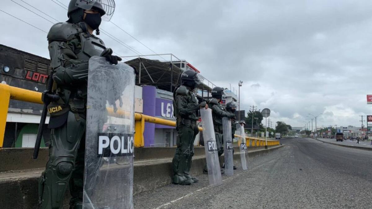 Más de 50 heridos deján disturbios en Buga, Valle, en octavo día del paro