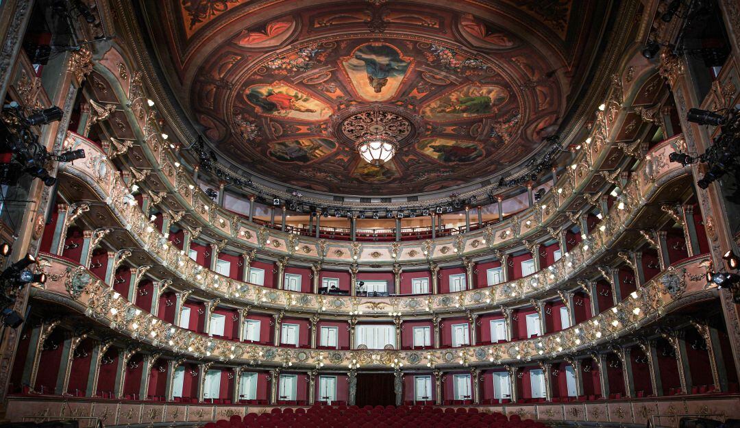 El teatro más emblemático de Colombia, fundado el 12 de octubre de 1892.