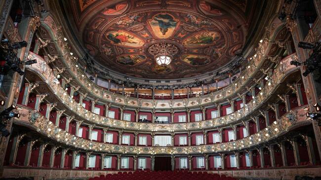 El teatro más emblemático de Colombia, fundado el 12 de octubre de 1892.
