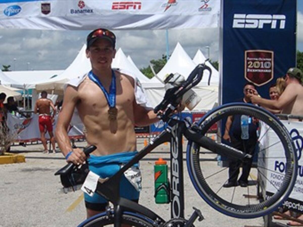 El colombiano Andrés Castillo terminó décimo en el Ironman de Cozumel