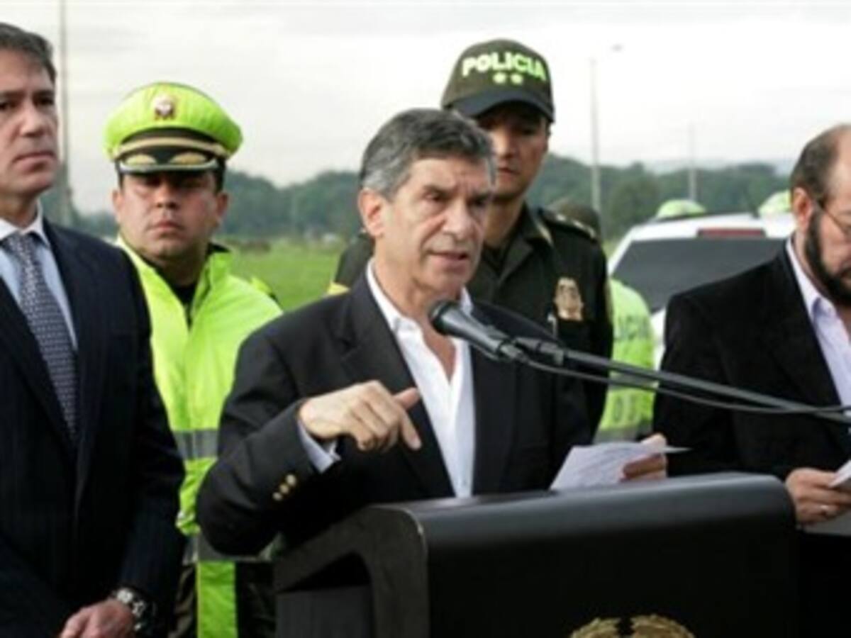 No está en la mente de nadie que la ETB se vaya a privatizar: alcalde Pardo