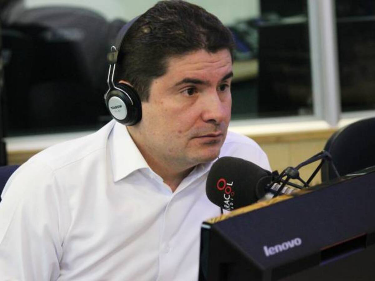 La declaración de Uribe sobre el no está llena de contradicciones: Henao