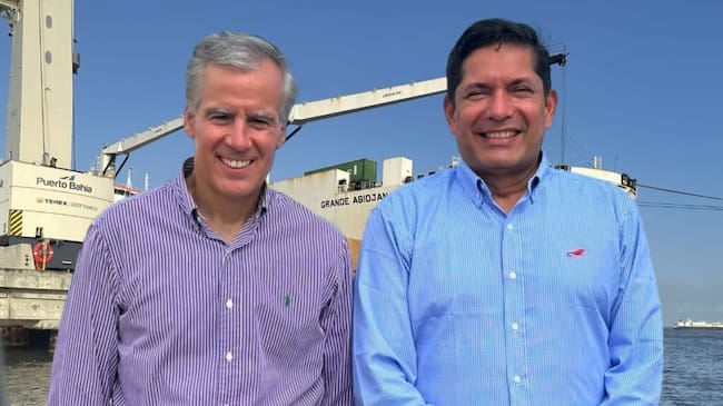 Orlando Cabrales, CEO de Frontera Energy, y Juan Carlos Hurtado, presidente (e) de Ecopetrol en la Regasificadora de Puerto Bahía. // Colprensa
