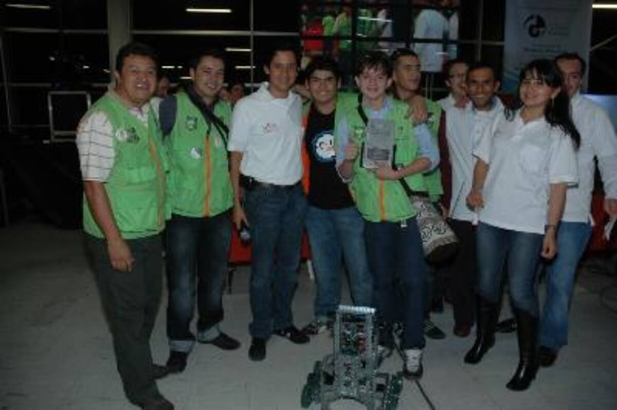 26 febrero. VEX Robotics Competition. El equipo triunfador de la jornada: Robotic CAMM de Bucaramanga.