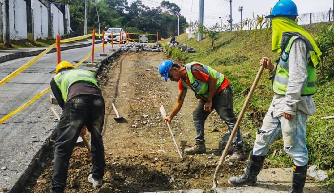 Mantenimiento de malla vial en Manizales. Crédito: Secretaría de Infraestructura
