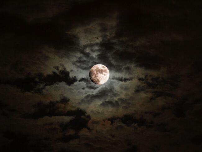 A qué hora se verá la Luna Negra Hoy 30 de diciembre en Colombia: ¿Cómo verla? Es única