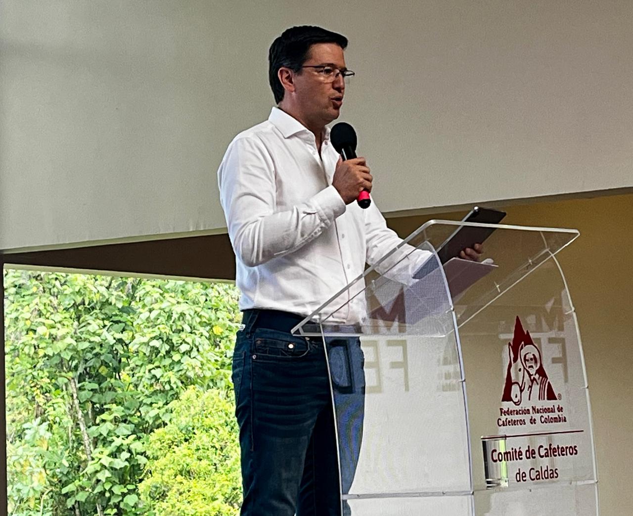 Germán Bahamón, Gerente General de la Federación Nacional de Cafeteros.  Fotografía: Caracol Radio Manizales.