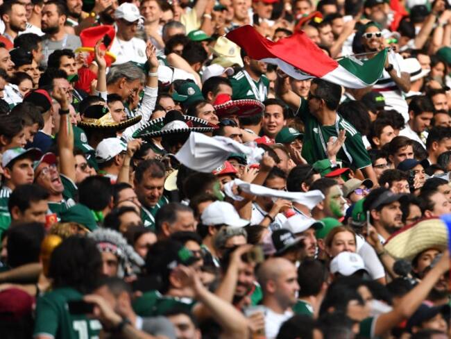 Hinchas mexicanos le cantan al &#039;profe Osorio&#039; tras victoria ante Corea