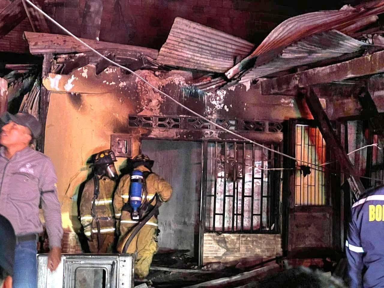 Ingresó desde la calle a la vivienda. Foto Bomberos Aipe.