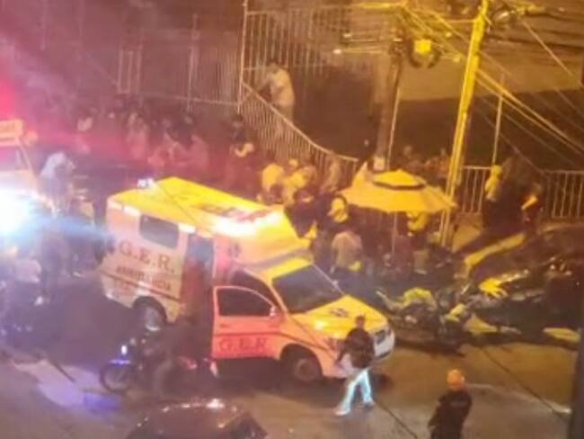 Vehículo embistió a varias personas que esperaban una de las actividades de la Feria