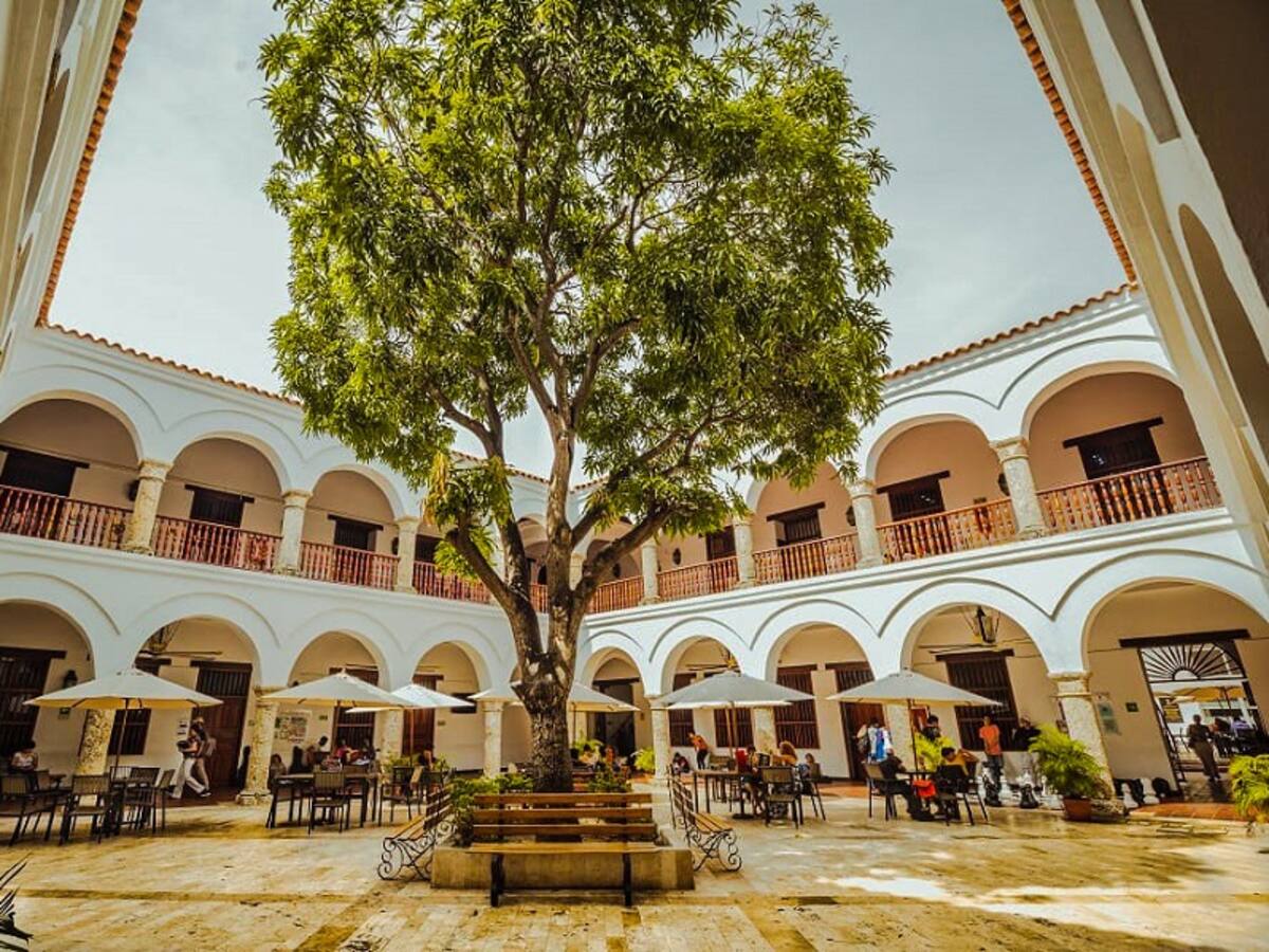 Realizarán subasta con obras de artistas Unibac