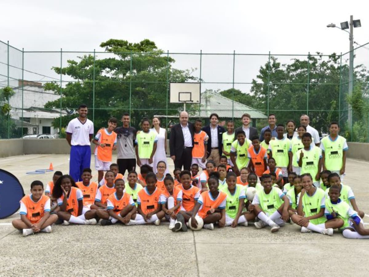 Rector de la fundación Real Madrid visitó escuelas del Puerto de Cartagena