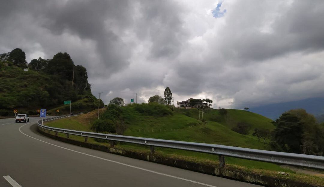 Vía Armenia-Circasia 