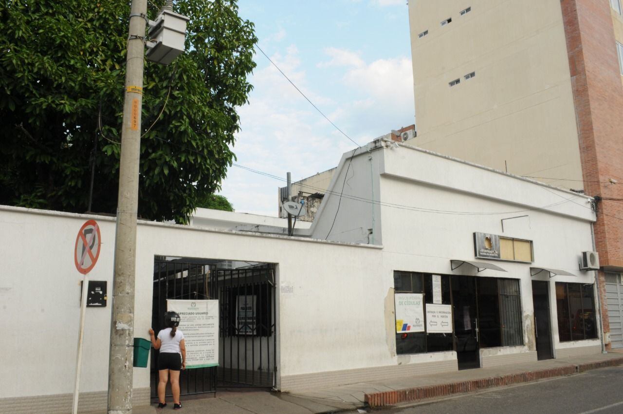 También algunas personas han señalado anomalías en la oficinas las oficinas de la Registraduría de los municipios de Garzón, Gigante y Rivera.