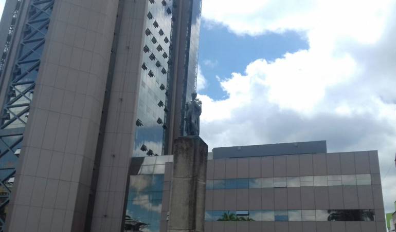 Todos los días 5:45, 6:48, 7:48 y 8:45 a.m. escuche la información local en Caracol Radio 