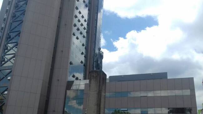 Todos los días 5:45, 6:48, 7:48 y 8:45 a.m. escuche la información local en Caracol Radio