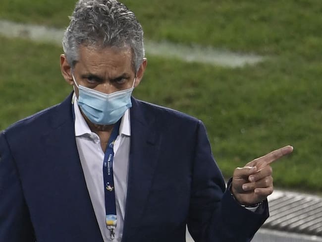 Reinaldo Rueda durante el juego entre Brasil y Colombia.