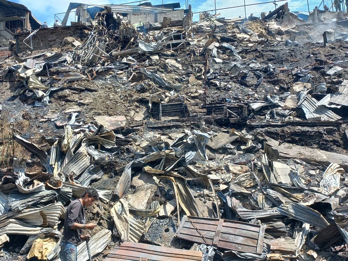 ¿Qué hipótesis manejan las autoridades del incendio en Armenia?