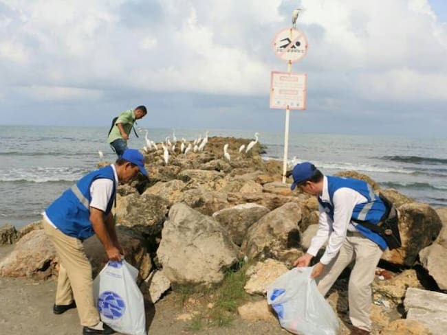 Operativo de limpieza en playas de Cartagena