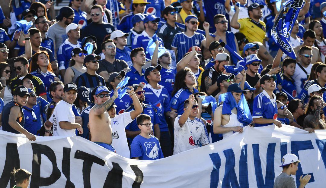 Barristas del club de fútbol los Millonarios 