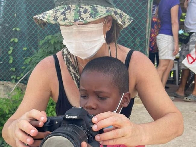 18 isleños tomaron fotos de retratos a abuelos y abuelas, y retrataron las mejores historias de misterio a través del lente de las cámaras