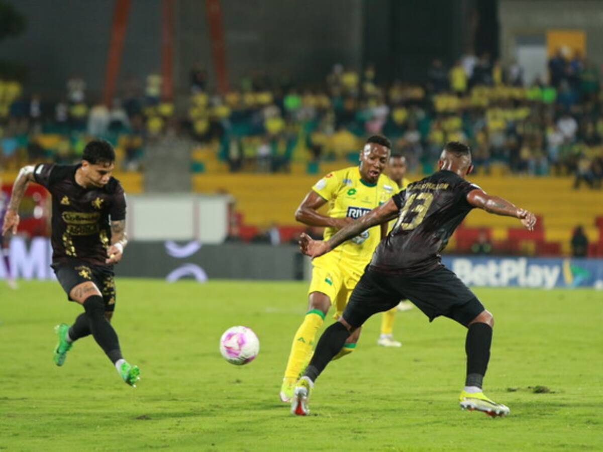 Revelan audios del VAR en supuesto penalti del América en juego contra el Bucaramanga