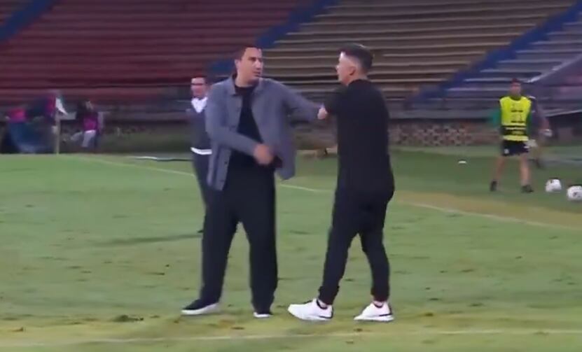 Efraín Juárez y Pablo Peirano tras terminar el partido entre Nacional y Santa Fe / Captura de pantalla Win Sports