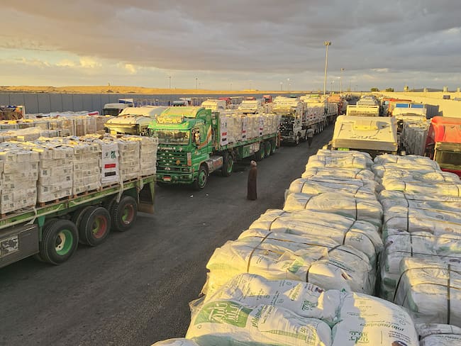 ¿Cuántos camiones de ayuda humanitaria se necesitan en Gaza? Habló el portavoz de la UNRWA