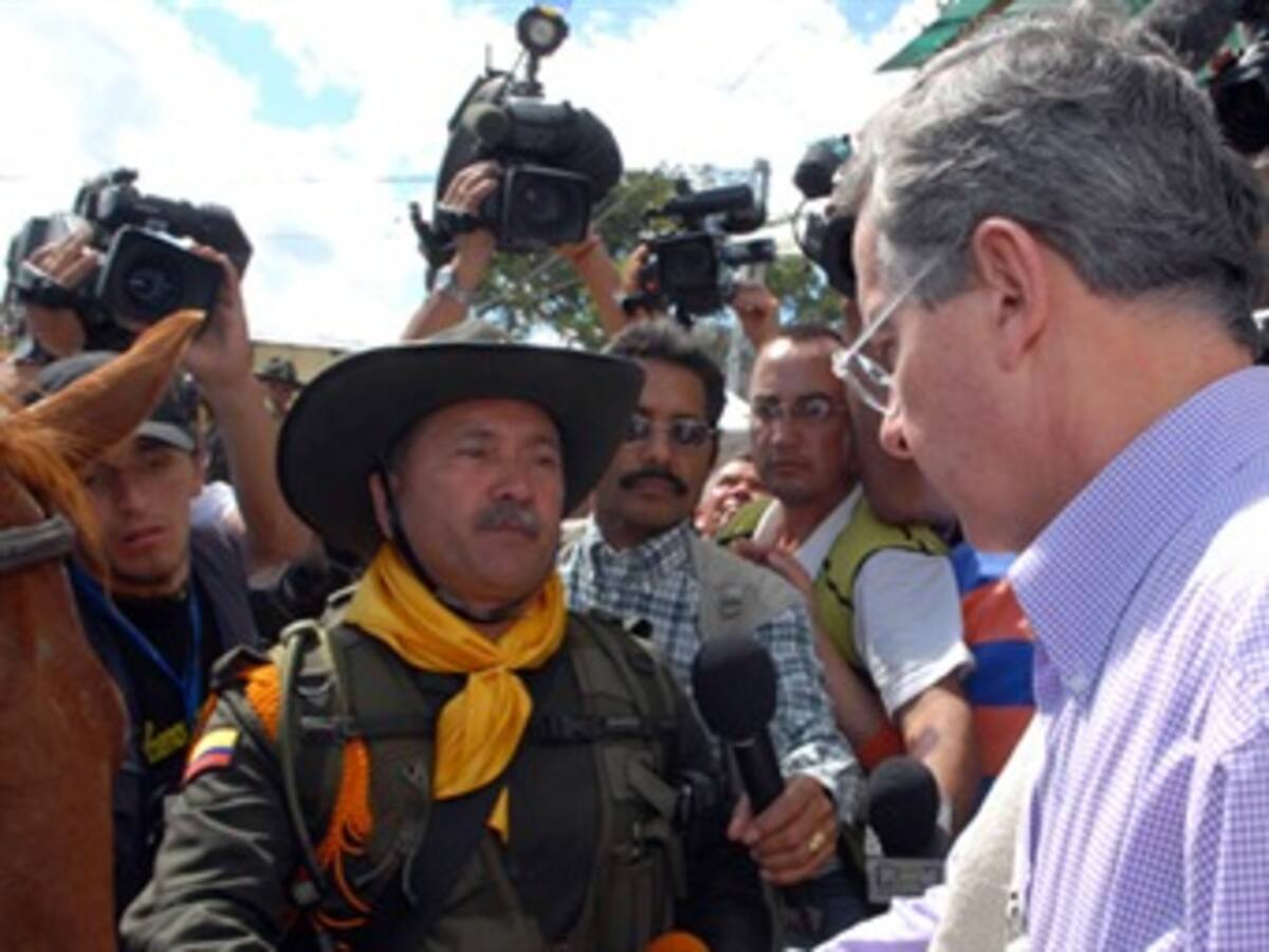 Uribe expidió decreto de honor a la memoria del policía que murió en la Ruta Libertadora