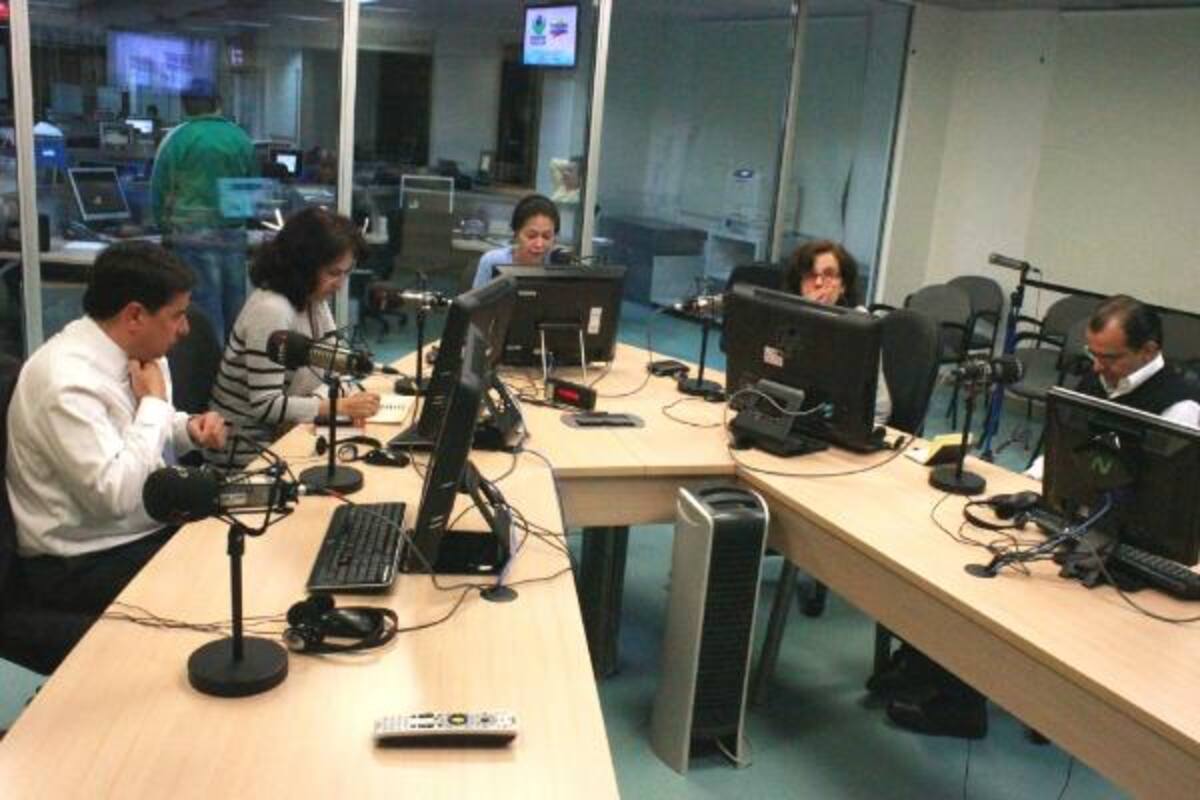 Juan Fernando Cristo, Viane Morales, Juanita León y Óscar Iván Zuluaga.