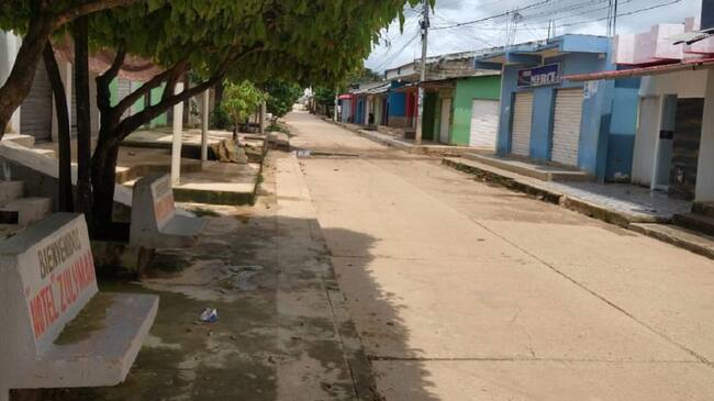 Habitantes de Norosí, Montecristo y Tiquisio no salen de sus viviendas por temor a represalias. Los tenderos no han podido abrir sus negocios