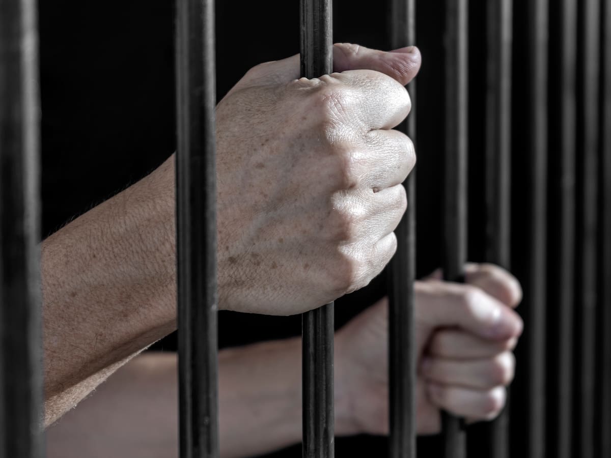 Hombre condenado a más de 10 años de prisión por agredir sexualmente a un menor en Medellín