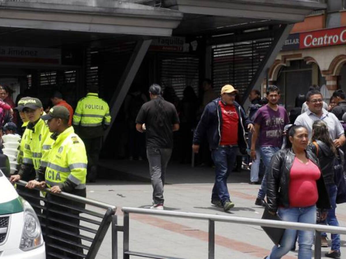'Colados' siguen golpeando policías en Transmilenio