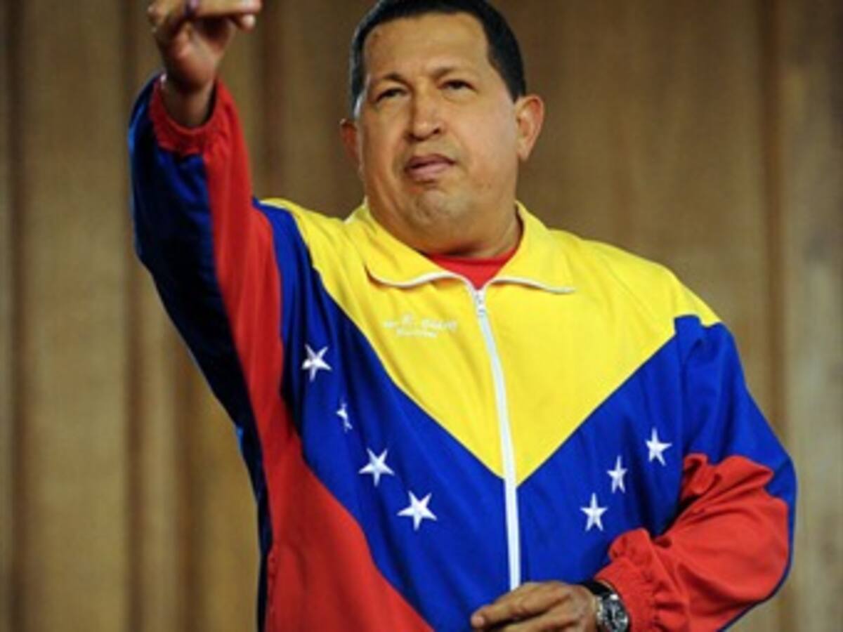 Chávez está en coma inducido y podría ser desconectado en cualquier momento: ABC de España