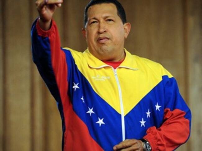 Chávez está en coma inducido y podría ser desconectado en cualquier momento: ABC de España
