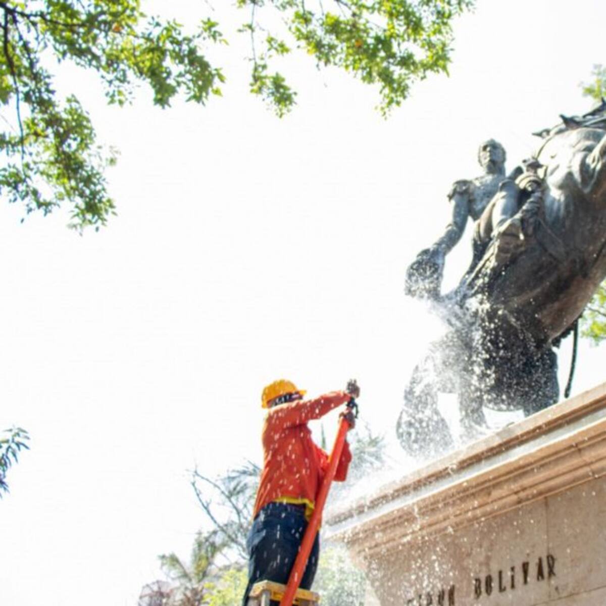 Santa Marta embellece monumentos del Centro Histórico