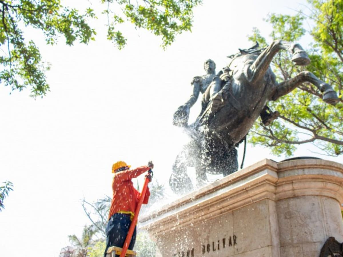 Santa Marta embellece monumentos del Centro Histórico
