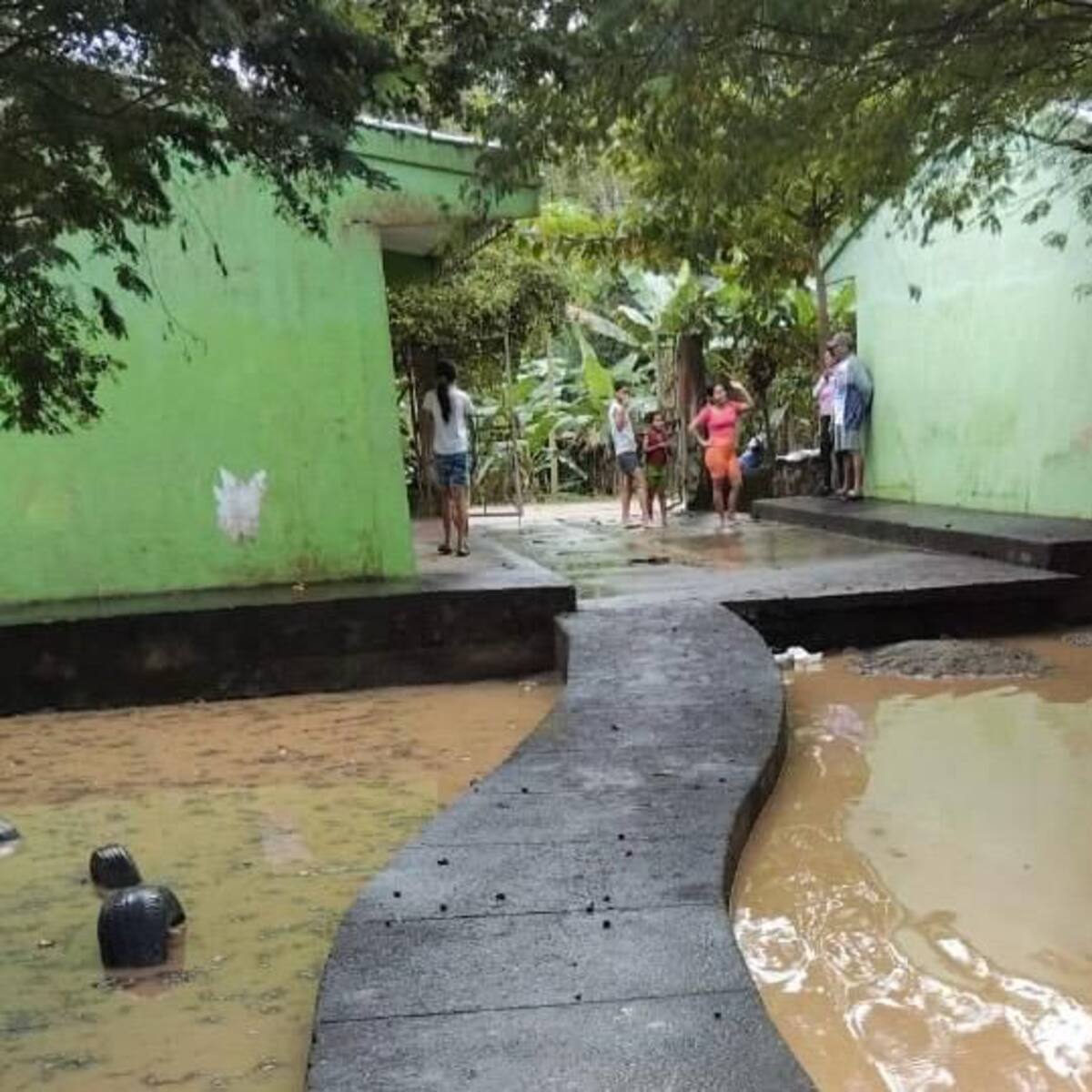 Atlántico envía lote de tubería a Córdoba para apoyar atención de emergencias por inundaciones