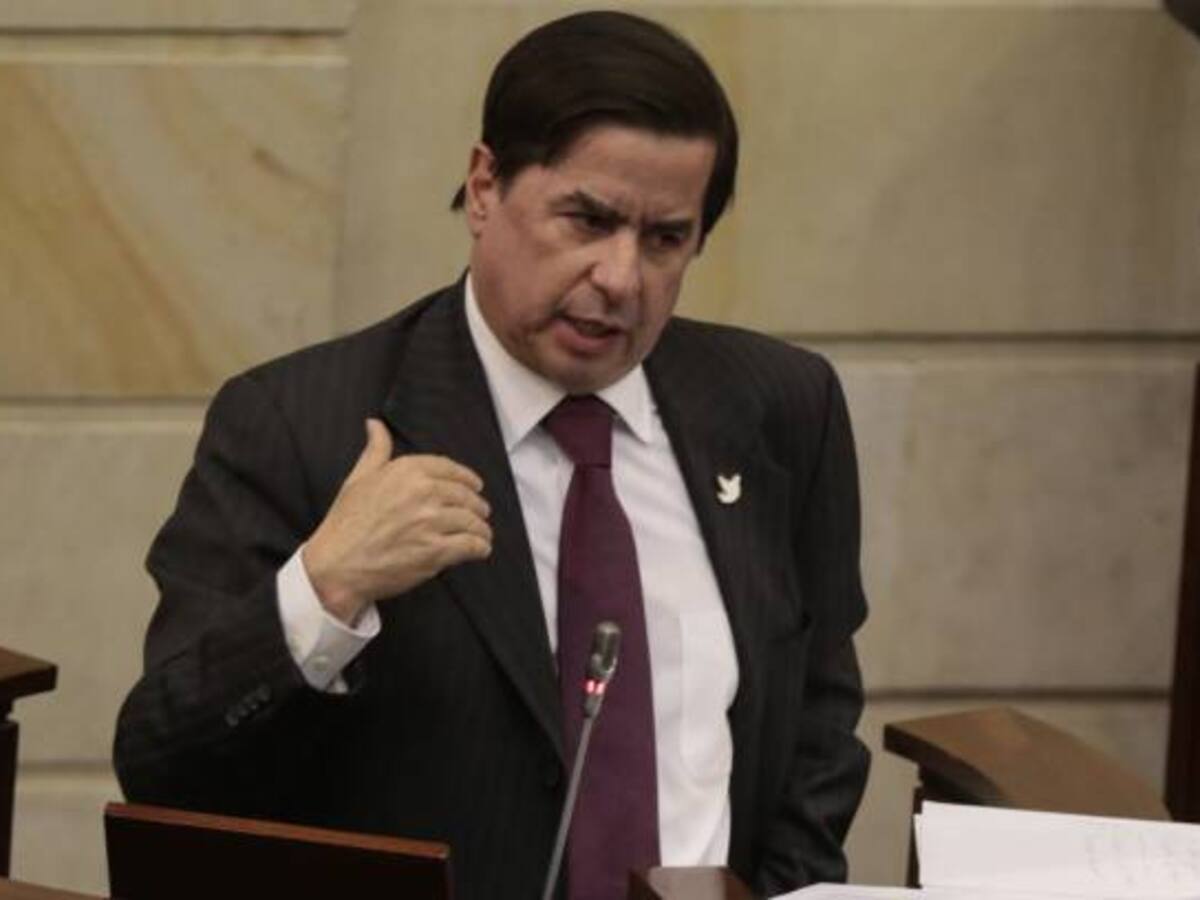 Eln debe dejar de secuestrar para avanzar en proceso de paz: Gobierno