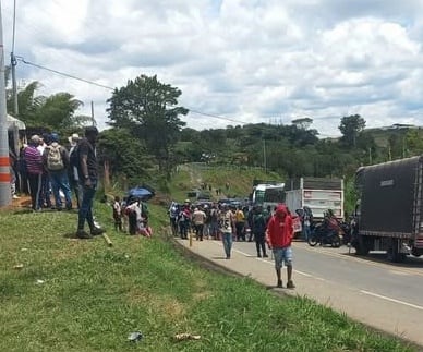 El más reciente bloqueo se registró en el sector de El Pital, municipio de Caldono en el tramo entre Popayán y Cali. Crédito: Nuevo Cauca.