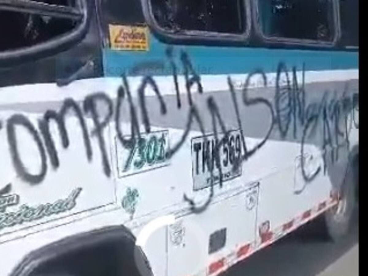 Vandalizados vehículos al sur del Cauca en retén ilegal de las disidencias de las Farc