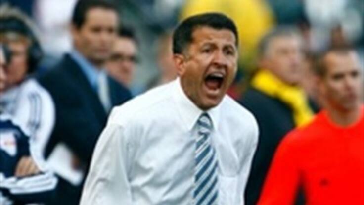 Juan Carlos Osorio admite negocios con la Federación de Honduras