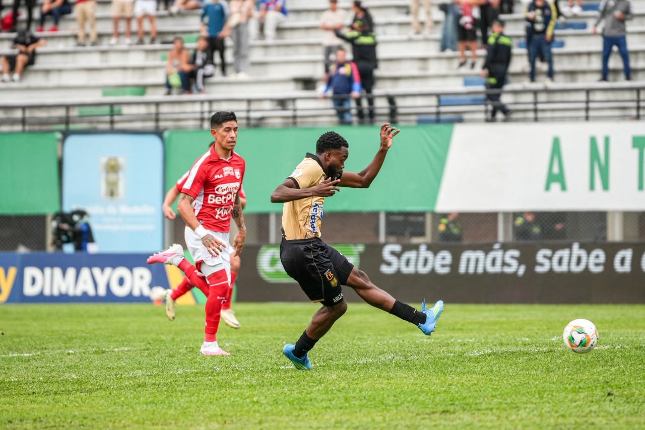 Victoria de Águilas Doradas sobre Santa Fe en la primera fecha de la liga: resumen del compromiso // Foto de: Colprensa