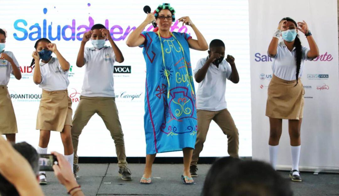 Se da una conversación sobre las habilidades socioemocionales en las comunidades escolares de Cartagena