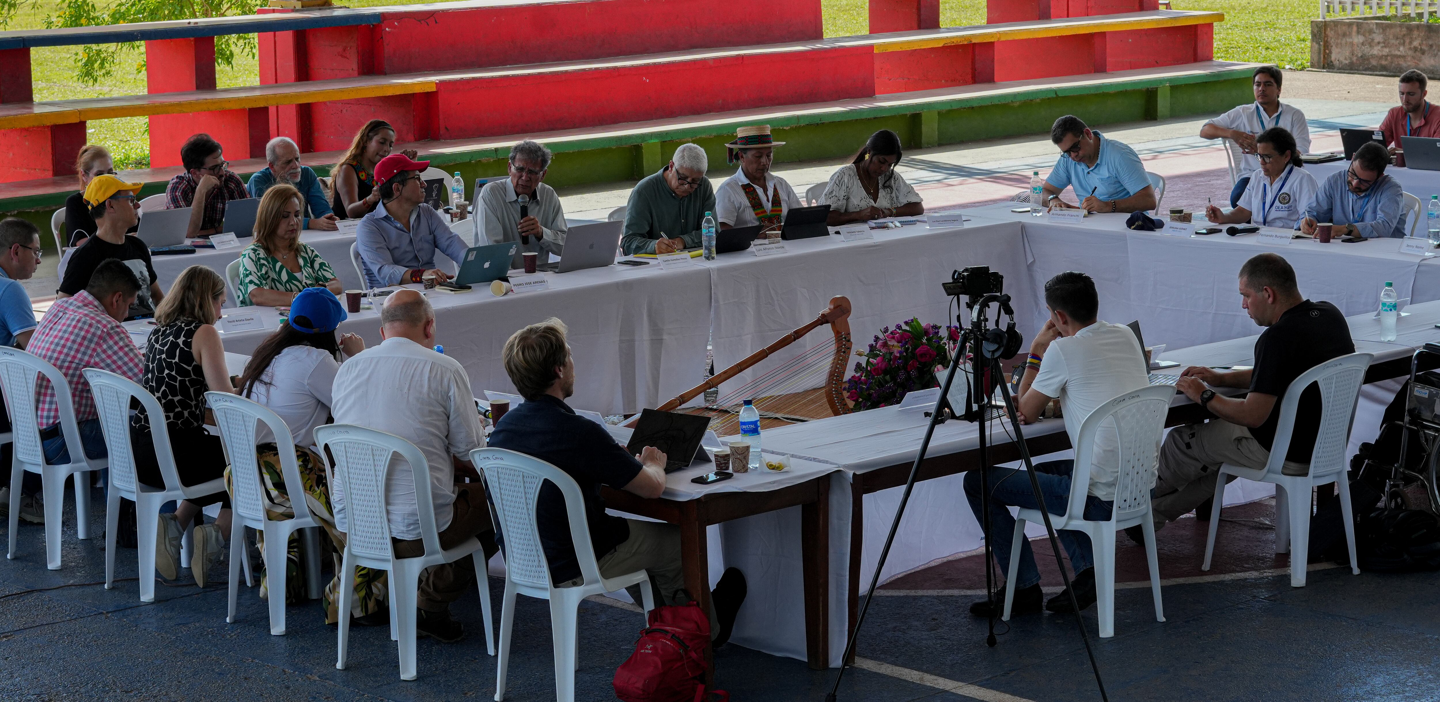 Delegaciones del paz del Gobierno y bloques y frentes liderados por alias 'Calarcá'